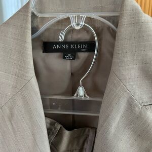 Women’s Beige Anne Klein Suit set size 8